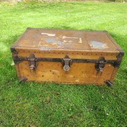 Vintage shipping Trunk