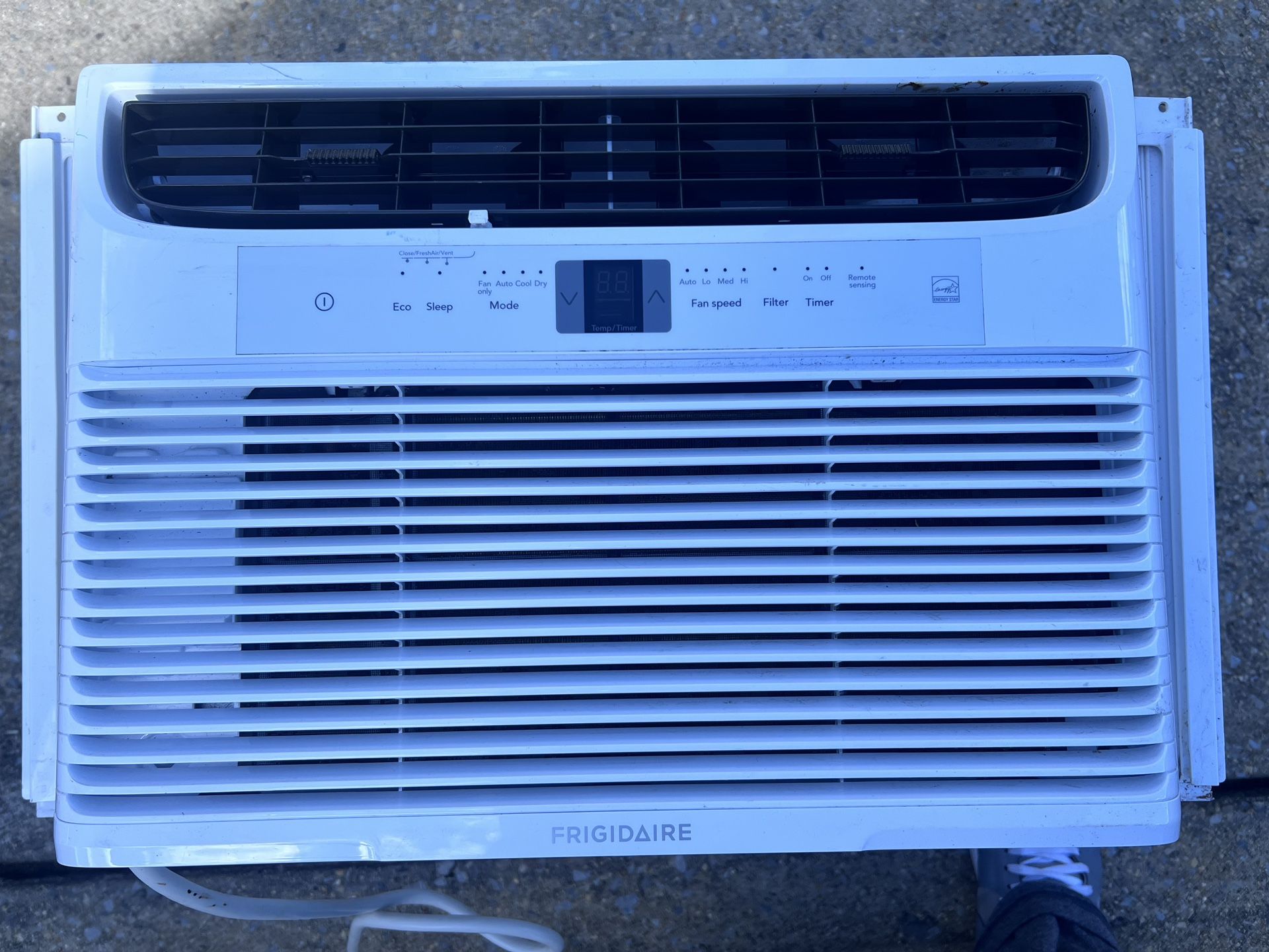 Frigidaire FFRE123WAE Window Air Conditioner with 12000 BTU, Energy Star