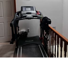 Reebok - 9500 ES Treadmill with 7" Interactive Display