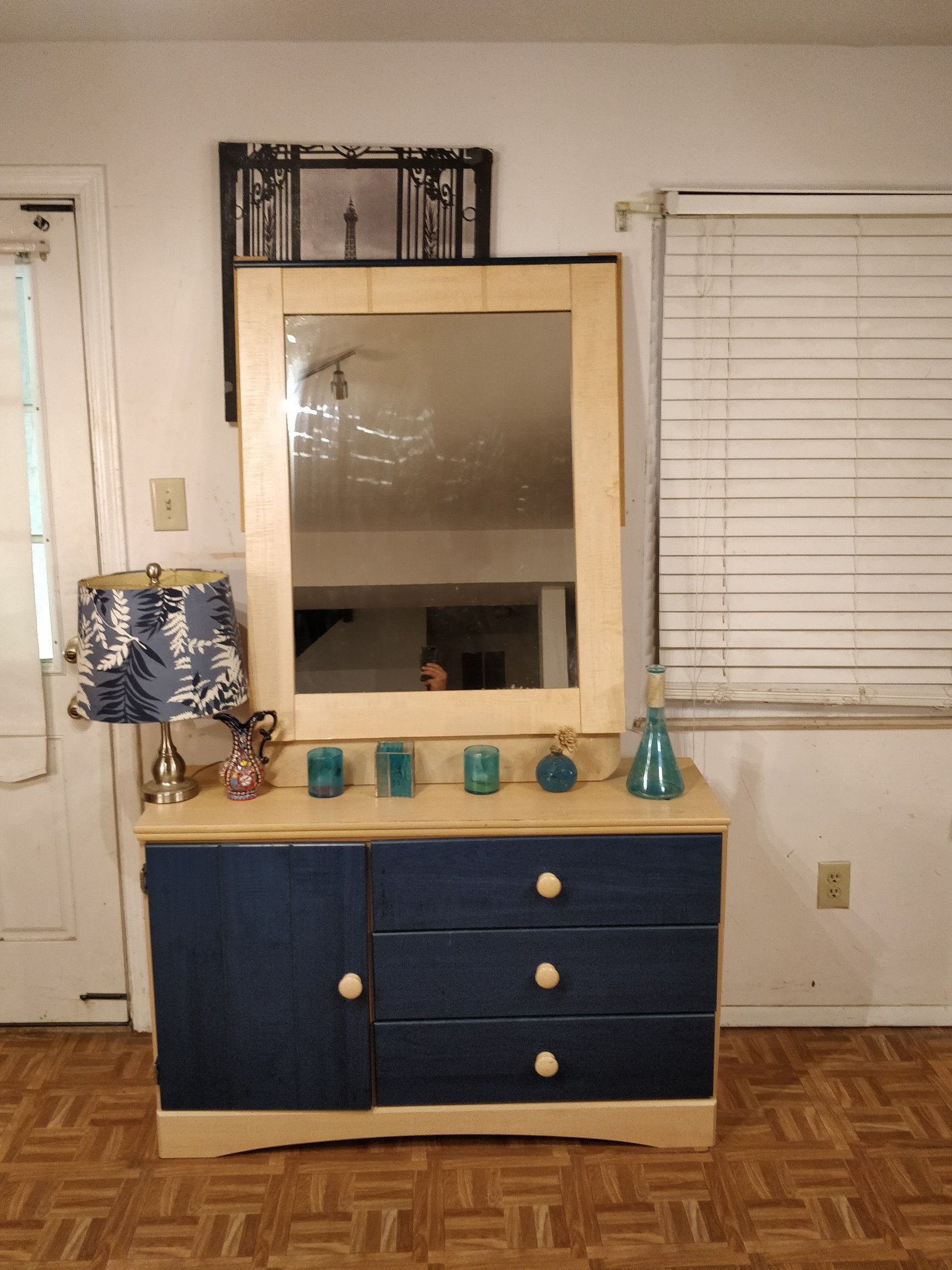 Nice ASHLEY FURNITURE dresser with big mirror and drawers in good condition all drawers working well, driveway pickup. L48"*W15"*H30"