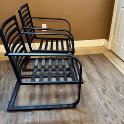 2  sillas de metal $25 each