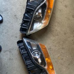 Original Front Headlights It Came Off from A 2014 Ford Explorer Decent Conditions