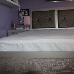 📦 FULL GLAM BEDROOM SET – Queen Bed + Mattress + Dresser w/ Mirror + Nightstand – $1,000