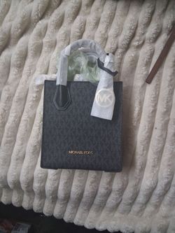 Michael kors purse with tags