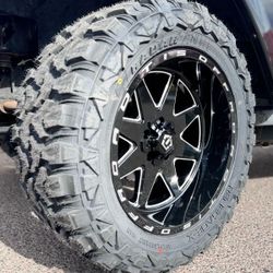 20x10 Wheels And Tires 33/1250/20 MT