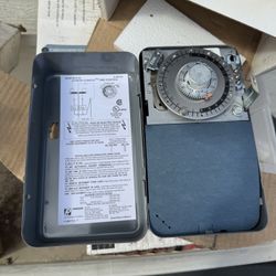Paragon Mechanical 8000 Series Defrost Timer Available 4 $100 Each