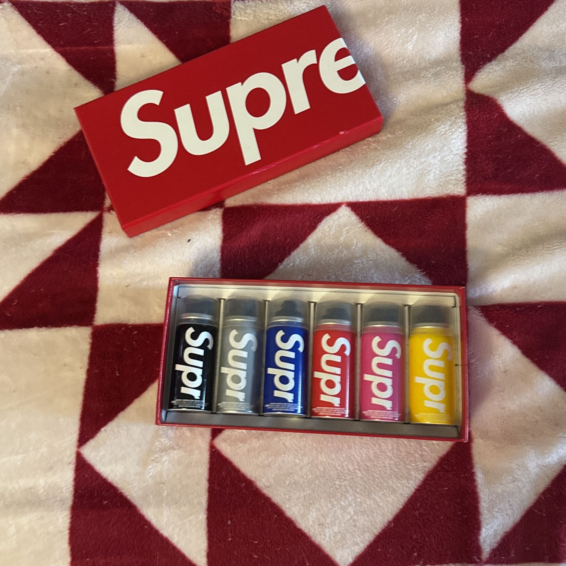Supreme Spray Paint 