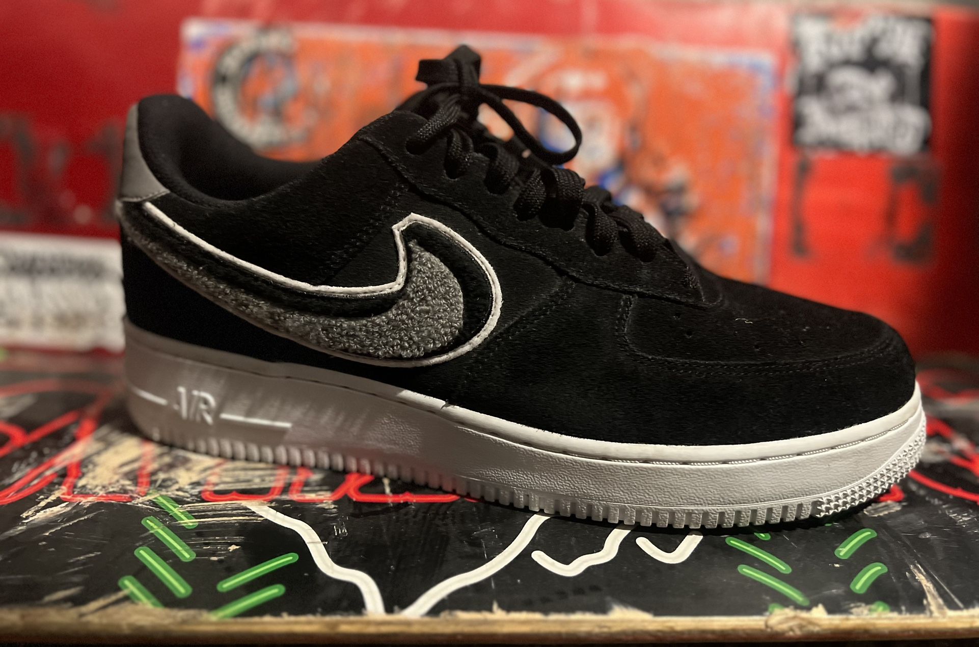 2018 Air Force '07 LV8 'Chenille Swoosh'