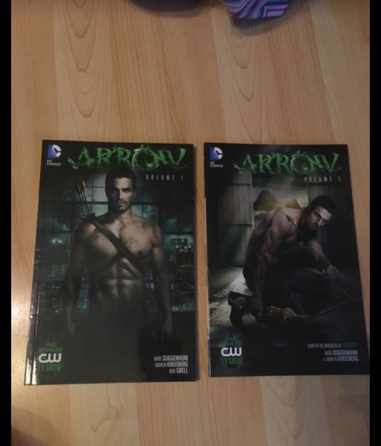 Arrow comic book volume 1 & 2 story’s based off the TV show