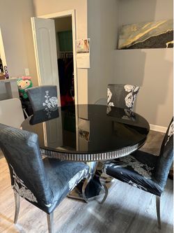 Modern Black Glass Dining Table – Seats 4