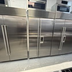 2018 Sub-Zero 42" Built-In Refrigerator w/ External Dispenser (BI-42SD/S/TH) Description Upgrade your luxury kitchen with this late-model Sub-Zero BI-