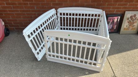 White Plastic Pet Playpen Enclosure