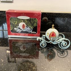 Vintage 1998 Hallmark CINDERELLA'S COACH Disney Princess Christmas Ornament