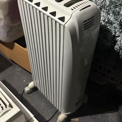 Space heater , Over $100 Brand New. Heats Up Living Rooms 
