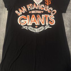 Women’s Small Giants Shirt 