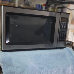 GE Microwave, 1150 watts, 1.6 Cubic Feet