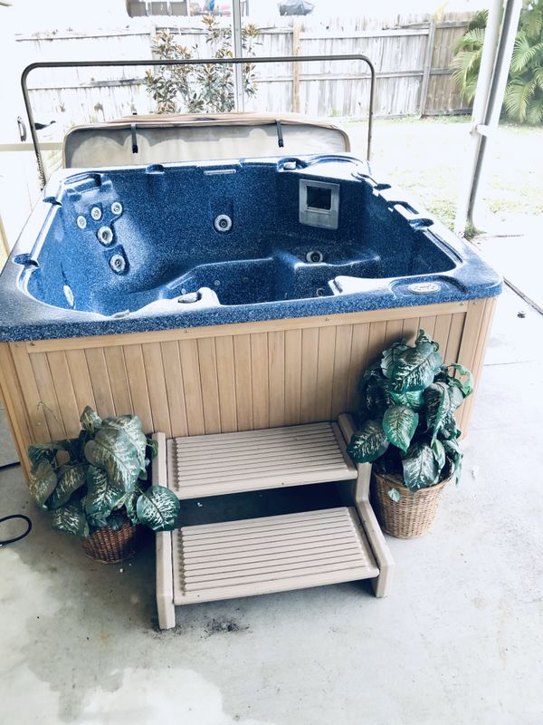 Hot tub for Sale in Port St. Lucie, FL OfferUp