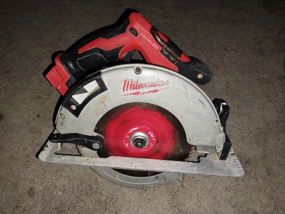 Milwaukee 7 1/4" Circular Saw 