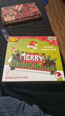 Brickcraft The Grinch Merry Grinchmas Sign Brick Building Kit (568-Piece Set)