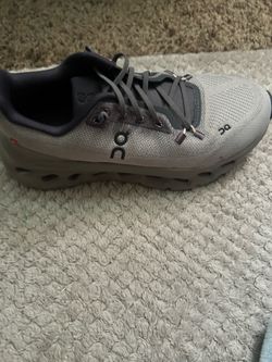 Tennis shoes