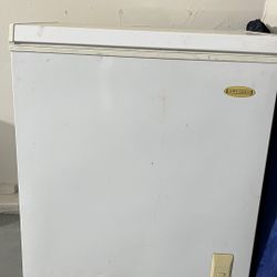 Chest Freezer 5.0 cu ft 