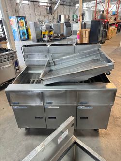 Three Compartment Fryer With Filtration System PITCO SSH55