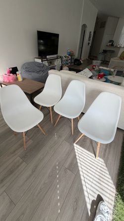 Set of 4 White Shell Dining Chairs