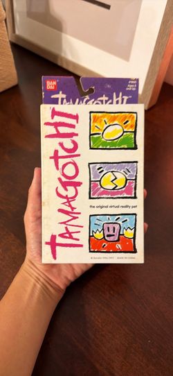 RARE Vintage 90’s Bandai Original TAMAGOTCHI Virtual Pet! NEW!