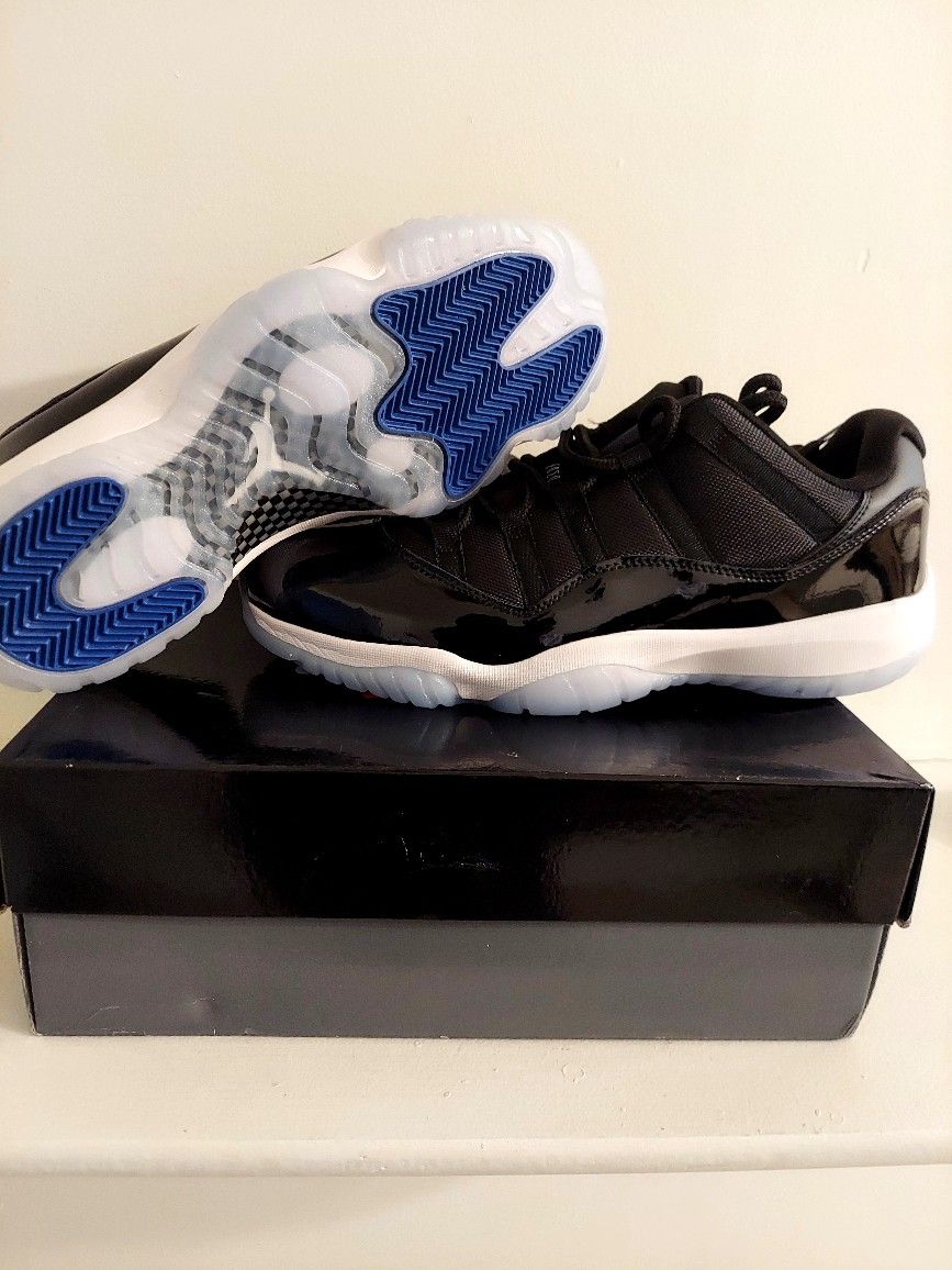 Jordan 11s Low