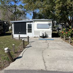 Camper With Screen Room