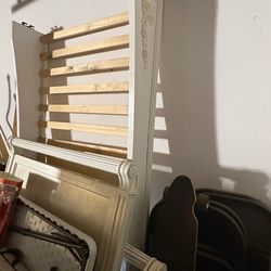 Easy assembly Twin wood sleigh bed with flower detailing