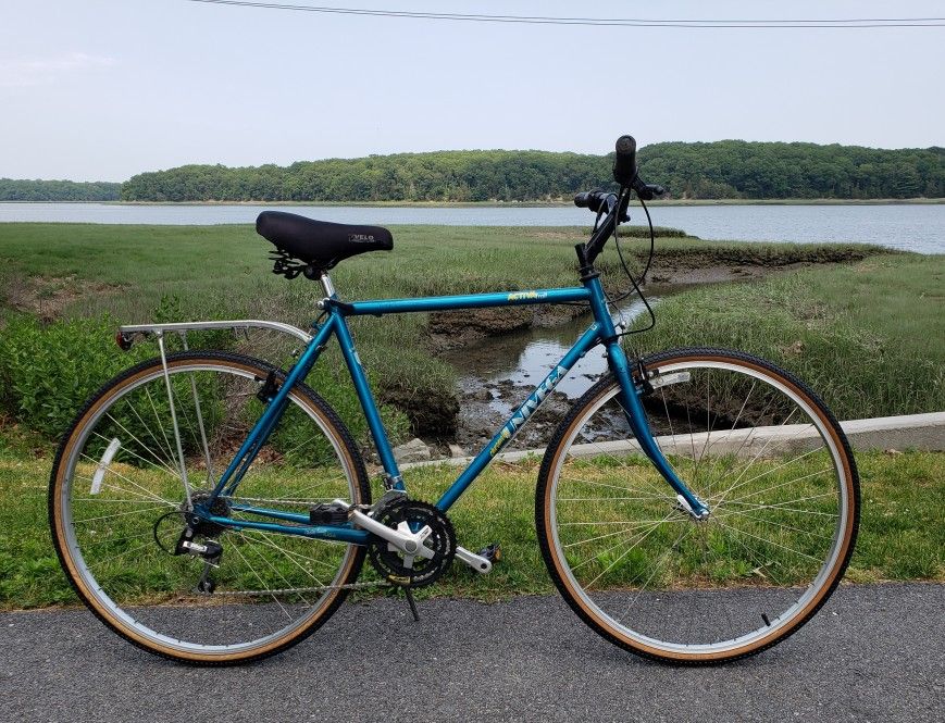 90's 21.5" Univega Activa Trail Hybrid 21 Speed Bike