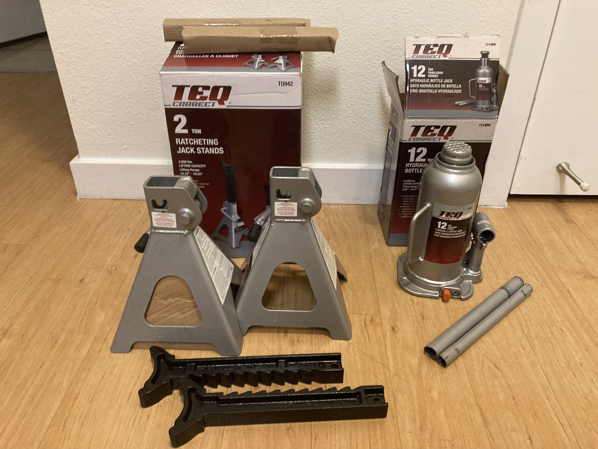 Combo TEQ Correct 12-Ton Hydraulic Bottle Jack and 2-Ton Jack Stands