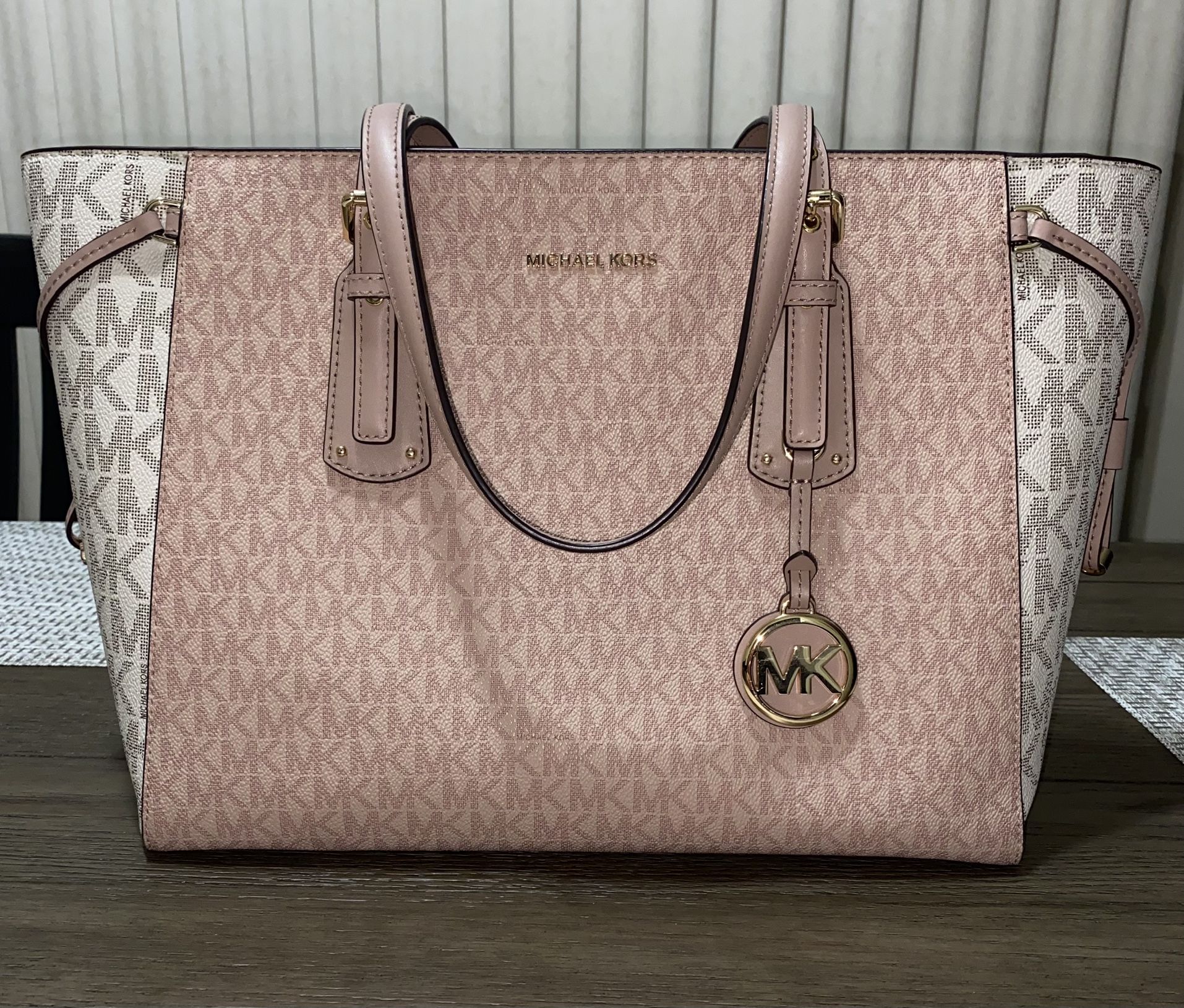 Michael Kors Tote Bag LOCATED IN COVINA 