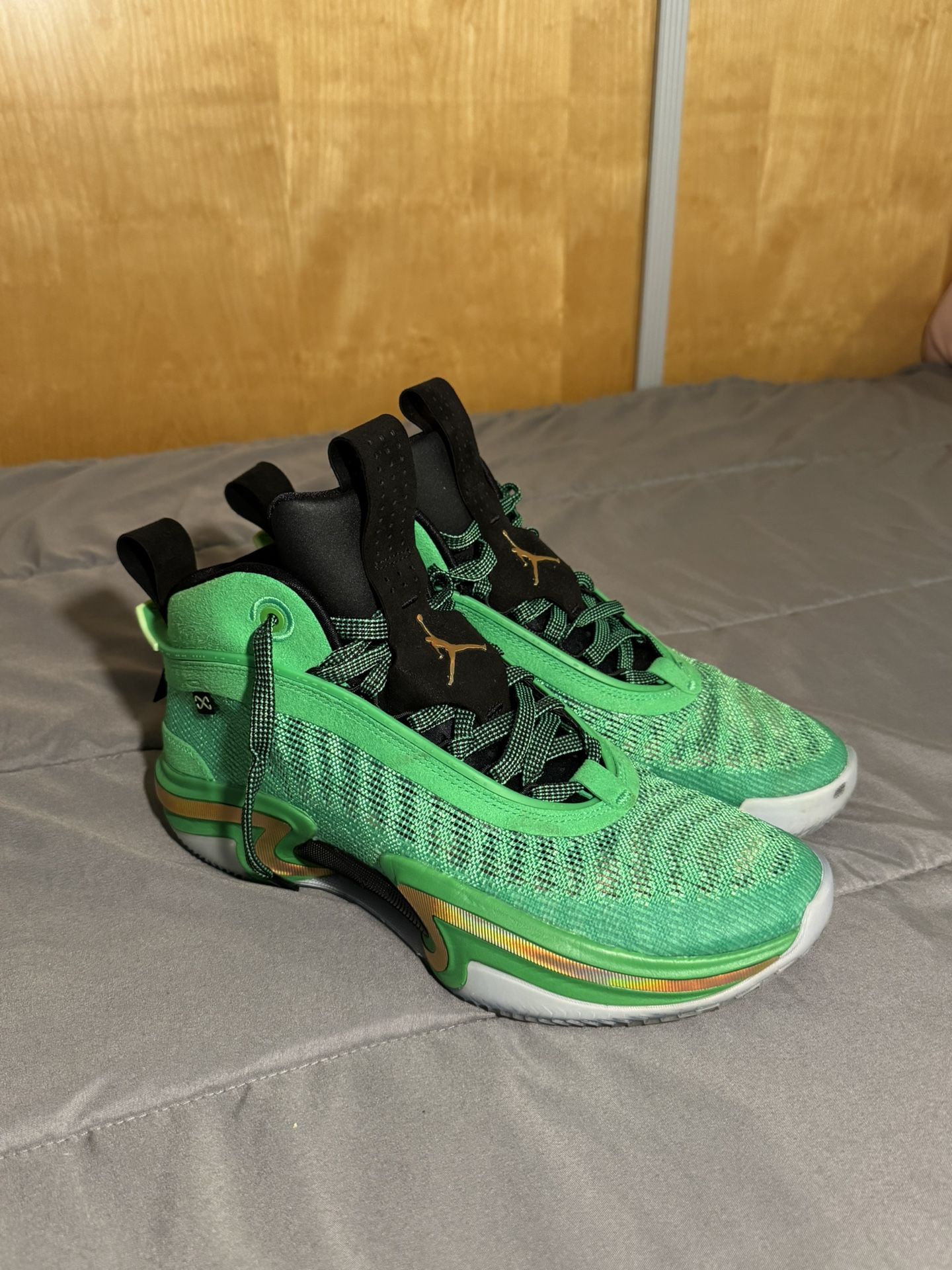 Air Jordan 36 size 10.5 (green x gold)