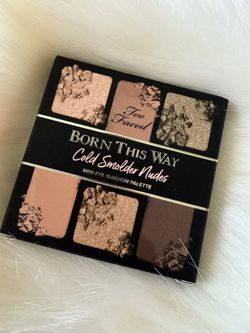 Too Faced Born This Way Cold Smolder Nudes Mini Eye Shadow Palette