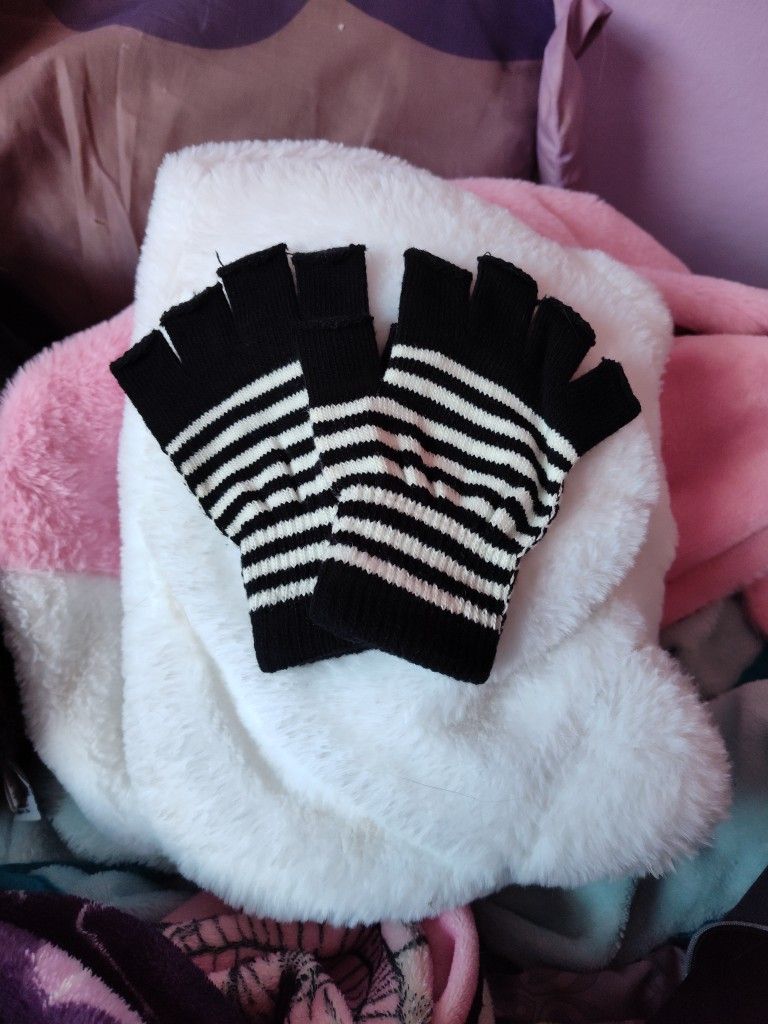 Fingerless Gloves