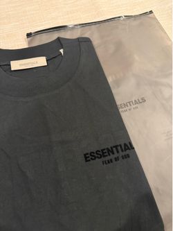 MEDIUM ESSENTIALS T SHIRT
