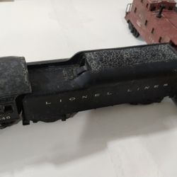 TRAIN LIONEL LOCOMOTIVE PRE-WAR 2046-PLUS SIX CARS