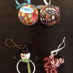 Christmas ornaments: mom, dad, snowman and 2019