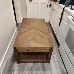 Adjustable height coffee table