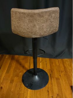 Adjustable high fashion chair