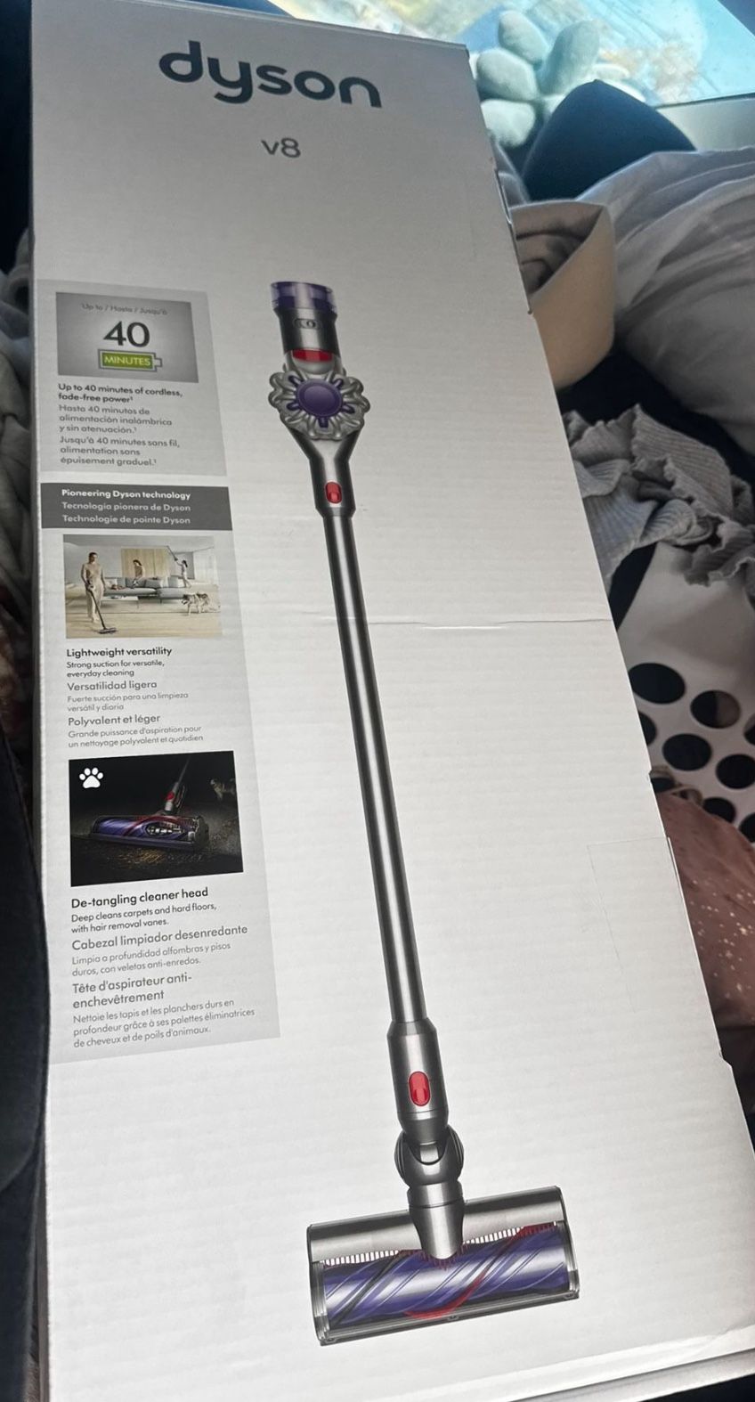 dyson V8