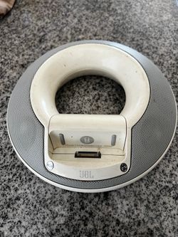 a JBL On Stage audio dock, a retro speaker system specifically designed for Apple iPods.
