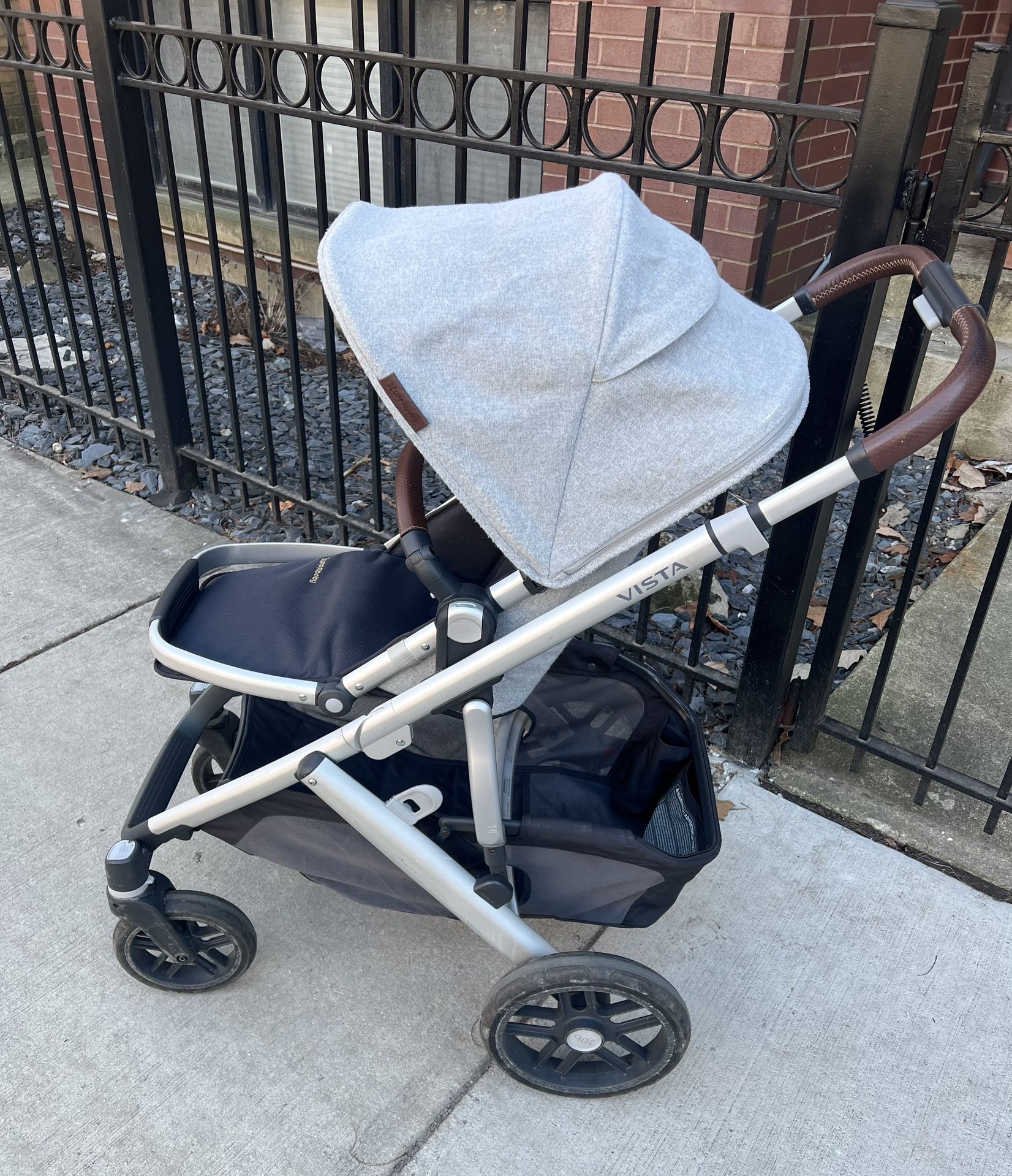 UPPAbaby Vista V2 - Stella Grey - Lightly Used!