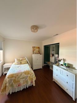 Bedroom Set - White wicker