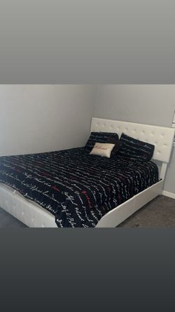 Bed frame queen