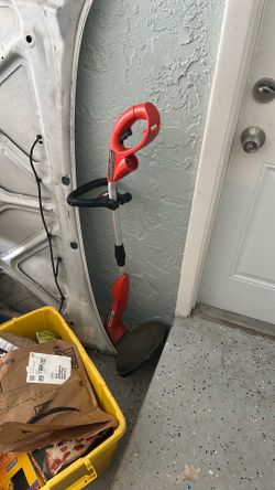 Weedwhacker Grass hog Black & Decker corded  trimmer Weedwhacker