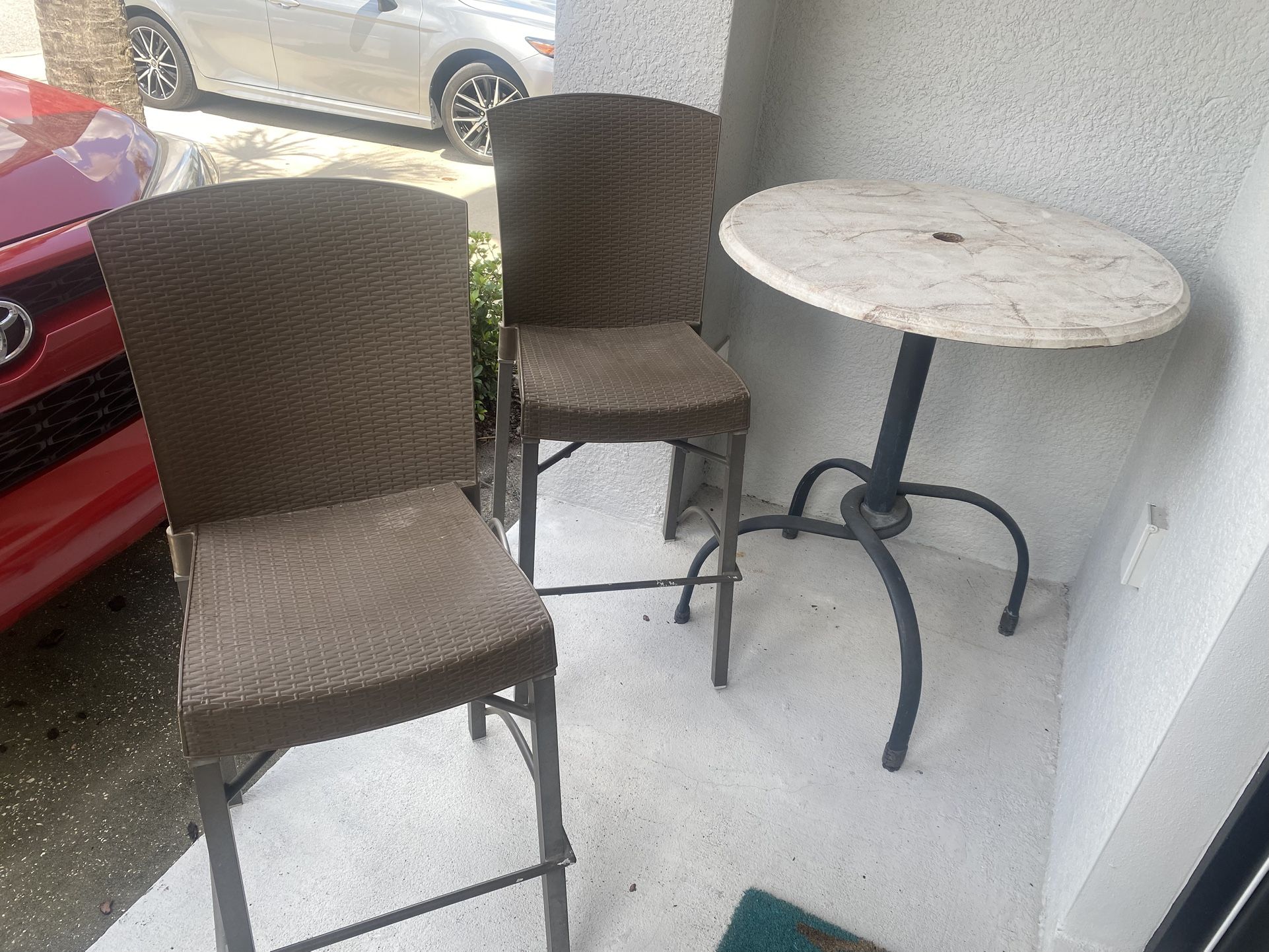 Outside Patio Set ! 2 Top