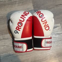 Round 9 Boxing Gloves